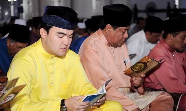 Raja Muda Selangor Neelofa - Neelofa Dan Tengku Amir Shah / Mungkin kah