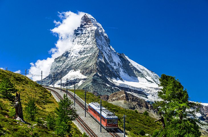 15 lokasi tarikan pelancong yang paling popular di Switzerland